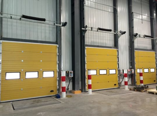 Porte haute sectionnelle en acier personnalisée 50mm-80mm épaisseur sectionnelle isolée Porte de garage