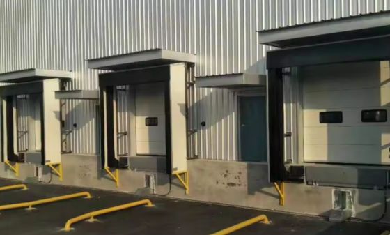 Excellente résistance au feu Industrial réglable gonflable abris de quai isolé avec scellé automatique de porte PVC caoutchouc chambre froide résistant au vent surface finie