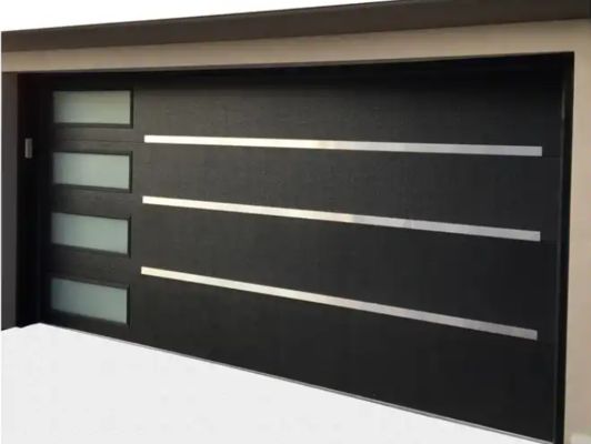 Porte de garage sectionnelle isolée 50 mm-80 mm épaisseur Porte sectionnelle supérieure avec isolation en mousse de polyuréthane et en vinyle ou en pinceau