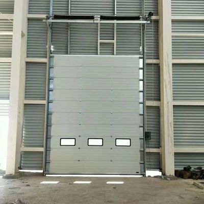Porte sectionnelle industrielle automatique imperméabilisant au-dessus 10mm isolé