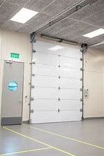 Portes sectionnelles isolées industrielles pour le revêtement de poudre de panneau supérieur de la Chambre 40mm