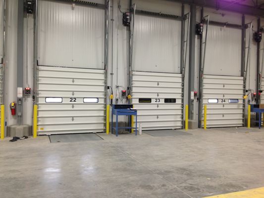 Portes sectionnelles isolées industrielles pour le revêtement de poudre de panneau supérieur de la Chambre 40mm