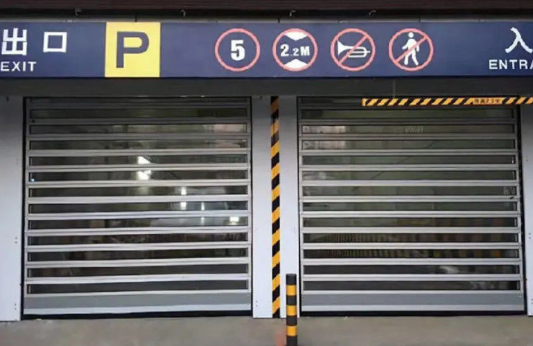 Porte en spirale en aluminium transparente à grande vitesse Efficacité de sécurité pour les lieux de travail occupés Industrial thermique isolée