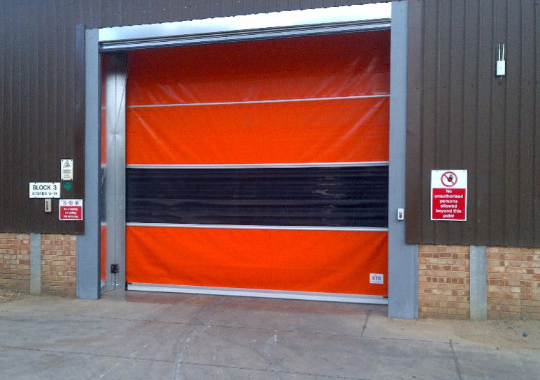 Isolement thermique de haute sécurité Porte à rouleaux rapide Installation facile Structure en acier à haute résistance