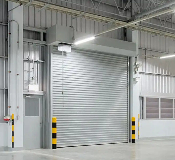 Parcs logistiques Canaux utilisés Contrôle PLC Porte en spirale en aluminium à grande vitesse 0,8 m/s Vitesse d'ouverture Résistance au vent≤2,0KN/m2