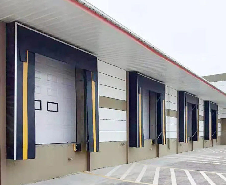 Abri de quai gonflable en acier avec installation facile Excellente résistance aux UV / conditions météorologiques Porte de stockage à froid pour les aliments