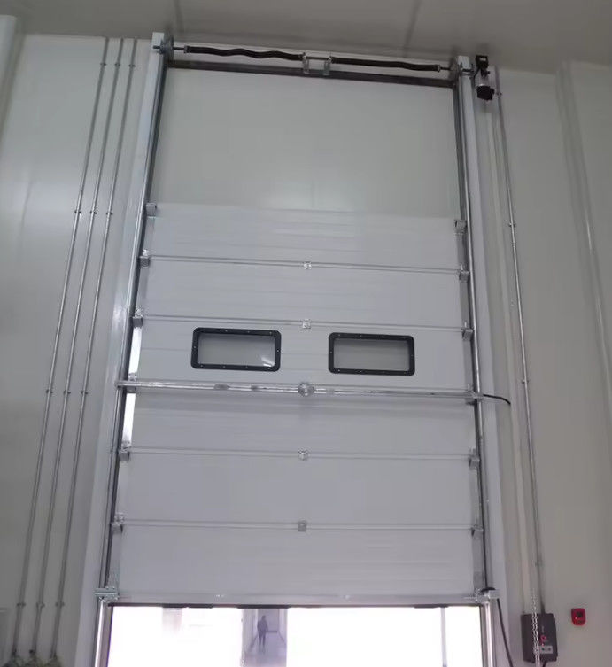 Porte sectionnelle isolée en acier enduit de poudre avec décapage en vinyle et porte de garage sectionnelle en aluminium