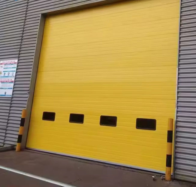 Porte sectionnelle isolée en acier avec isolation en mousse de polyuréthane pour garage
