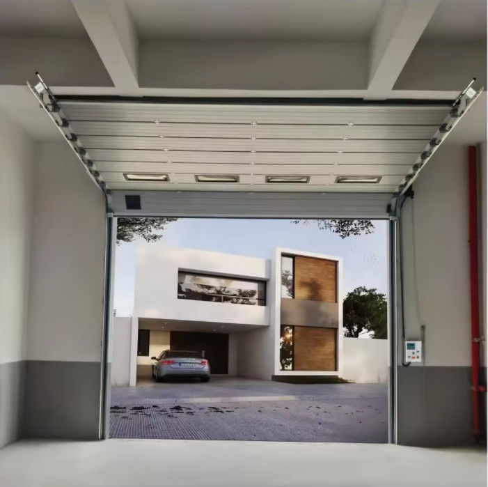Porte sectionnelle en poudre recouverte de blanc en haut de la porte sécurisée en mousse remplie de double peau panneau automatique
