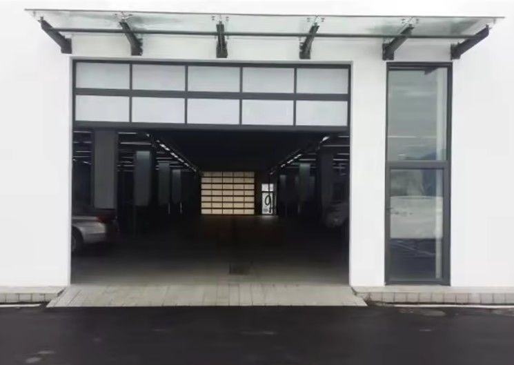 Porte sectionnelle en aluminium à double vitrage moderne avec une excellente isolation