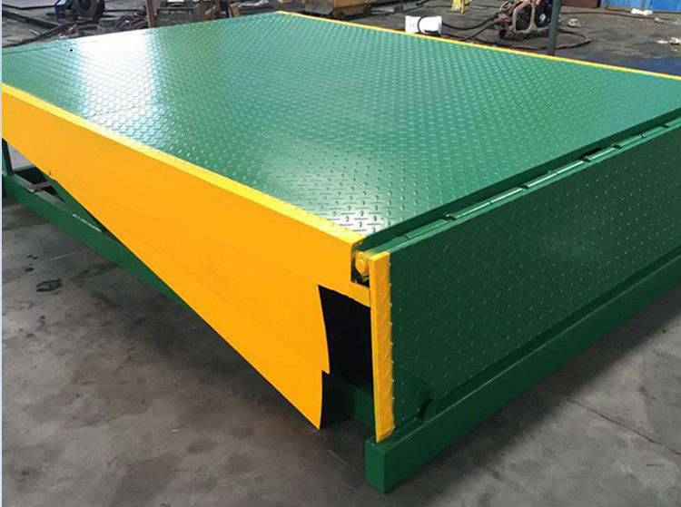 Nivelateur de quai de chargement personnalisable avec caractéristiques de sécurité Contrôles mécaniques sur place Installation de conteneur de quai de chargement