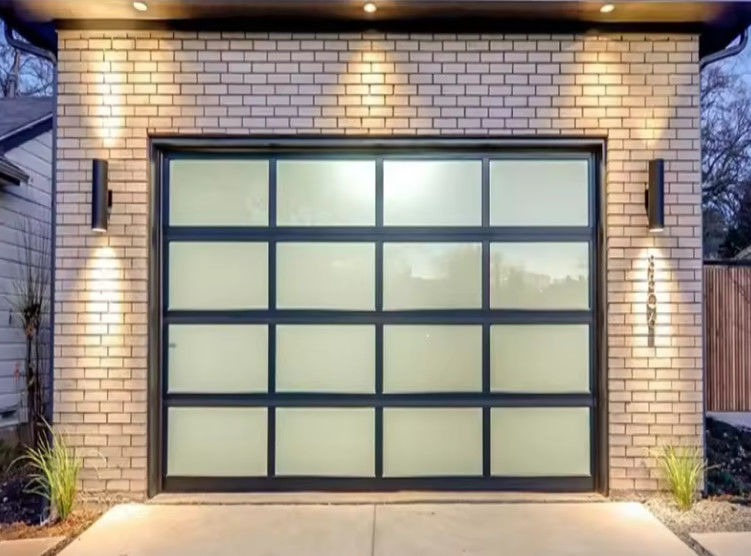 Porte sectionnelle en aluminium recouverte de poudre moderne avec fonctionnement manuel ou automatique de sécurité
