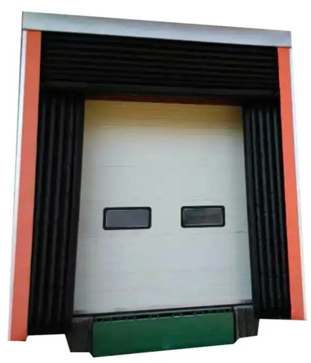 Système de chargement réglable Abri de porte de quai Construction en caoutchouc plastique en PVC Économie d'énergie Bon scellement entre la porte du quai et le camion
