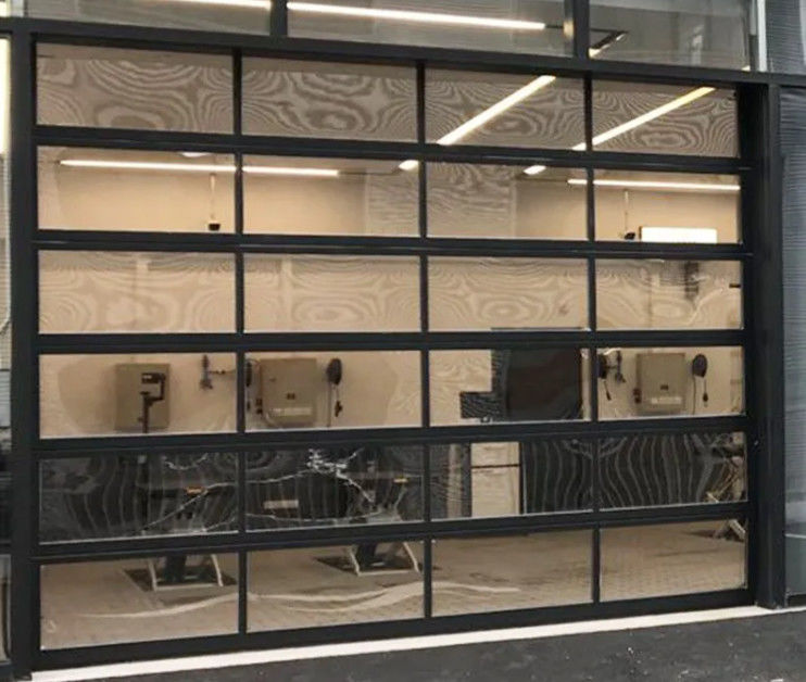Étanchéité à l'eau de classe 3 Porte de garage transparente Porte sectionnelle en verre Type d'ouverture manuelle ou automatique pour villa