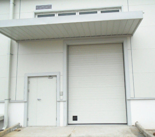 Porte de garage sectionnelle 50 mm-80 mm d'épaisseur isolée Porte de garage sectionnelle pour centre commercial et commercial