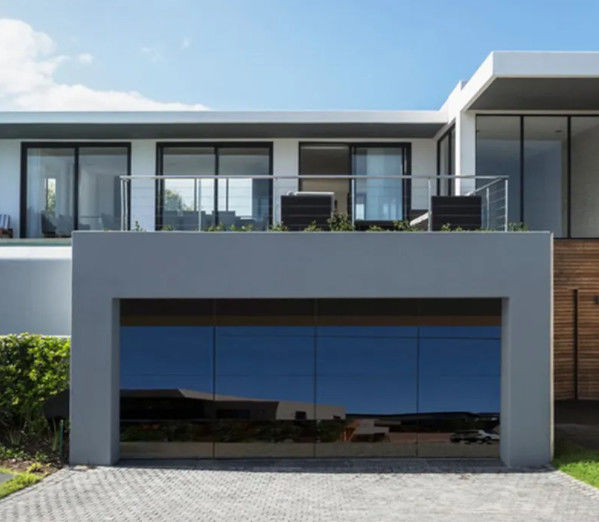 Étanchéité à l'eau de classe 3 Porte de garage sectionnelle en verre transparent pour maisons résidentielles