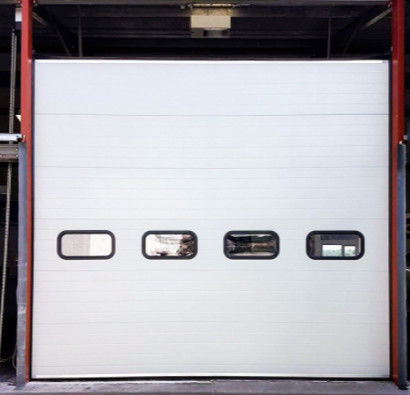 Portes aériennes sectionnelles commerciales automatiques moulées résistantes aux intempéries pour les casernes de pompiers