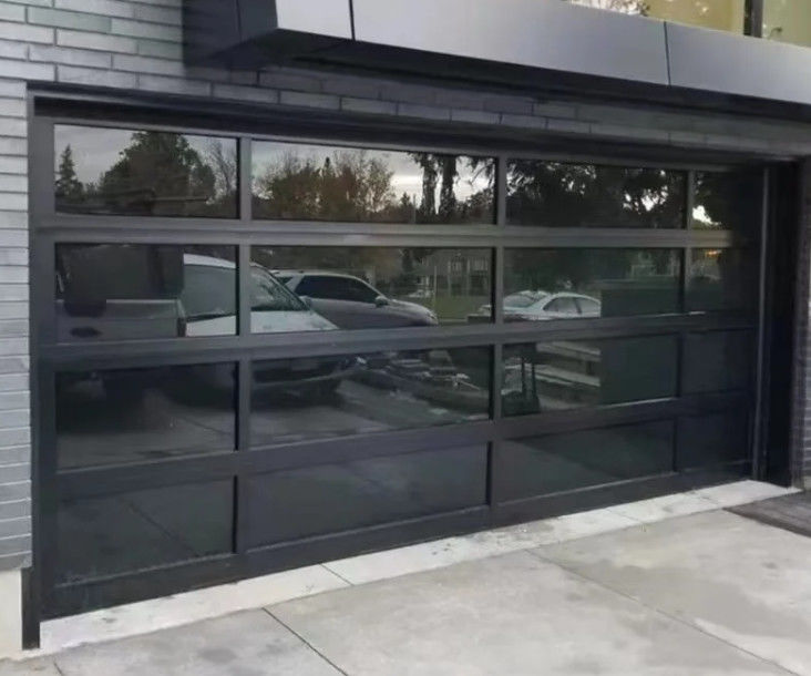 Ouverture manuelle ou automatique étanchéité à l'eau classe 3 Porte de garage transparente Matériau en verre alliage d'aluminium