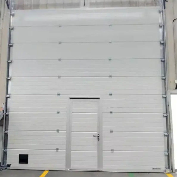 Porte d'entrepôt sectionnelle isolée en aluminium moderne Garage industriel Automatique à distance de style ouvert Finition