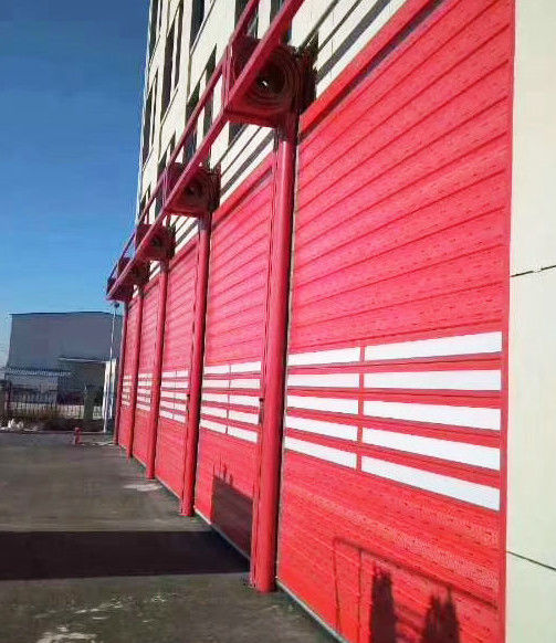50 mm-80 mm épaisseur poignées en acier porte sectionnelle isolée pour bâtiments commerciaux