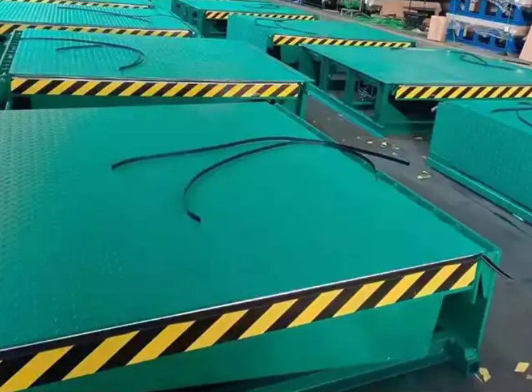 Conception sûre pour le chargement en toute sécurité acier cylindre de chargement mécanique automatique hydraulique niveauur de rampe de quai