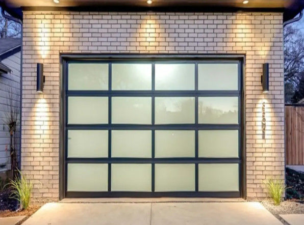 Étanchéité à l'eau de classe 3 Porte de garage sectionnelle en verre transparent Design moderne avec double vitrage