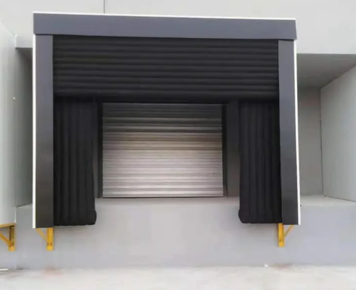 Excellente résistance aux intempéries Industrial réglable isolé hermétique scellé gonflable abri de quai élargi coussin d'étanchéité en PVC pour entrepôt et fournisseur de matériel d'atelier