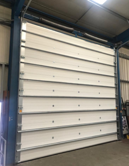 Portes sectionnelles industrielles de caserne de pompiers à serrure haute sécurité avec volet roulant coupe-feu formé et à dégagement d'urgence, exportateurs