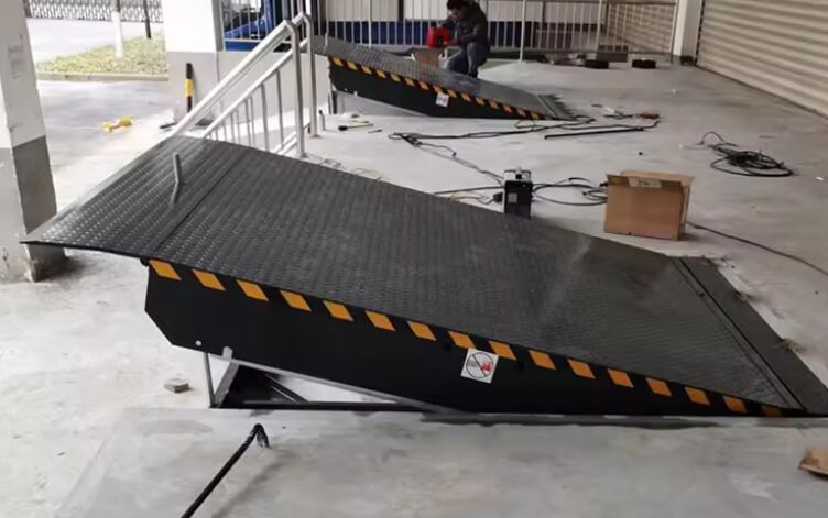 8T / 10T Capacité Tonne hydraulique Entrepôt Plateforme personnalisable Taille atelier Plaque de dock automatique Porte de niveau de dock 25000-40000LBS Conception sûre