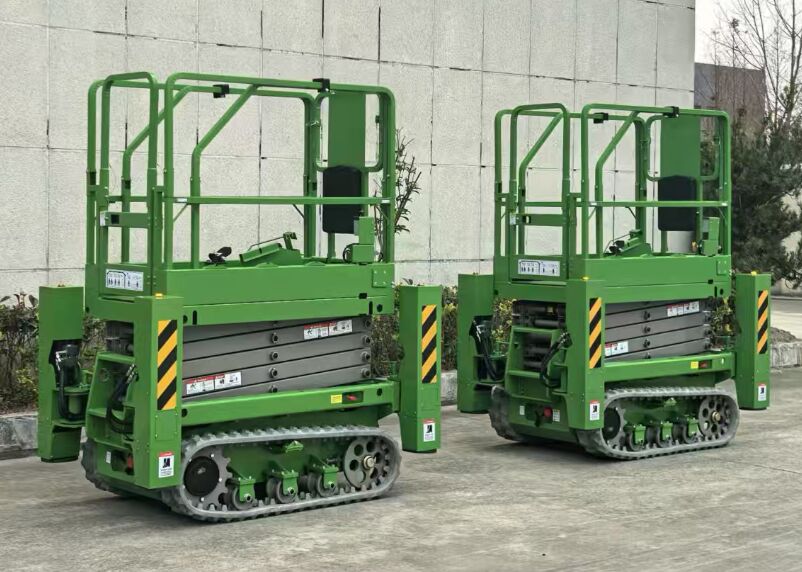 Ascenseur aérien pour travailleurs alimenté par batterie Plateforme électrique de levage de 1,5 kW Moteur optimisé pour la construction et l'entretien