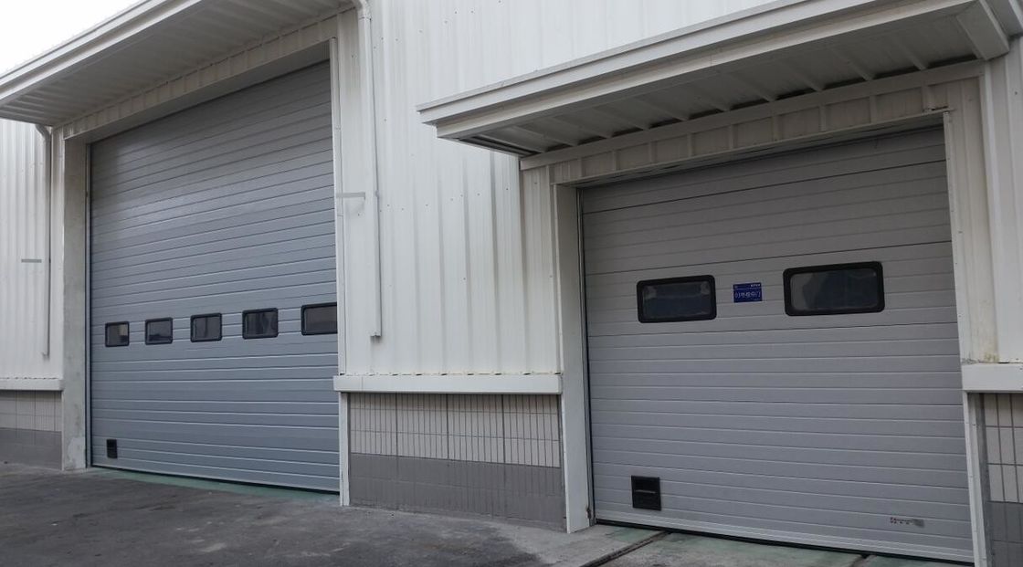 Serrez l'isolation phonique 24db en acier enduite par couleur aérienne sectionnelle de porte de garage
