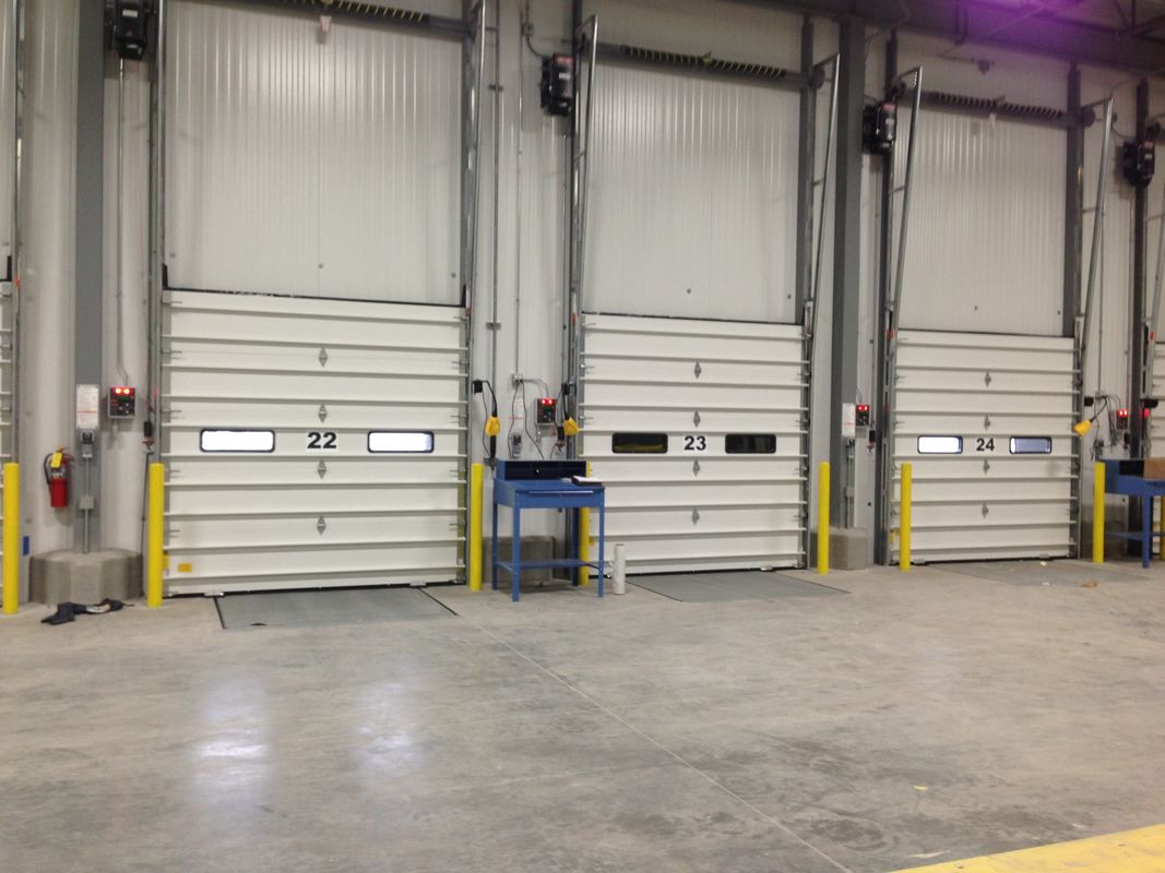 Porte sectionnelle industrielle de panneau &quot;sandwich&quot; pour l'alliage d'aluminium de parc logistique